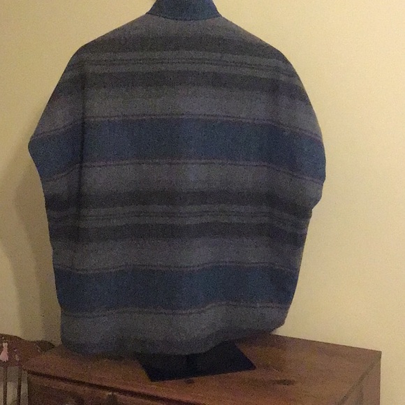 Eddie Bauer Cape - Picture 2 of 2